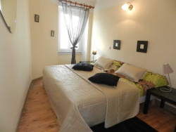 One of the 2 bedrooms (2 places) of the lodging - Click on the icon to zoom out